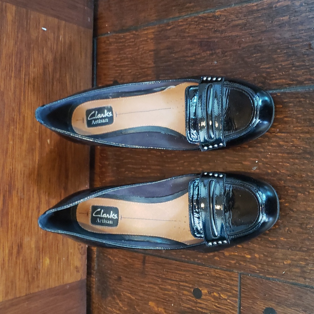 Clarks Artisan Black Patent Leather Heeled Loafers Size 10